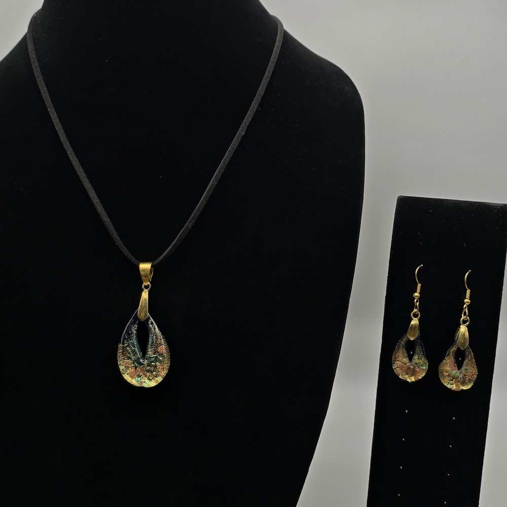 Murano Glass Made In Italy Teardrop Necklace And Earrings Set